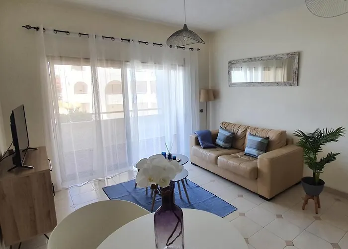 Casa Angela, 180m From The Porches (Algarve)