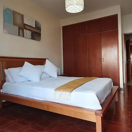 Casa Angela, 180m From The Porches (Algarve)