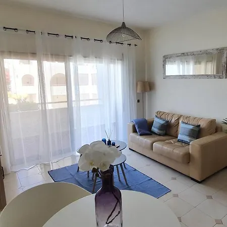 Casa Angela, 180m From The Porches (Algarve)