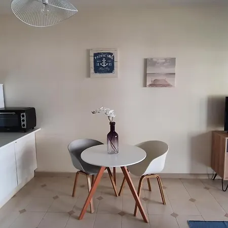 Casa Angela, 180m From The * Porches (Algarve)