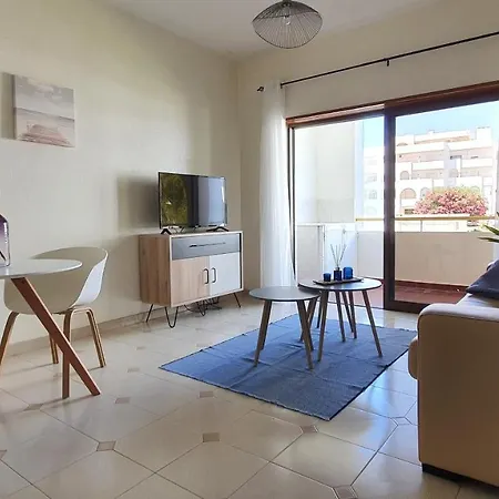 Casa Angela, 180m From The Porches (Algarve)