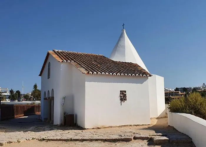 Casa Angela, 180m From The * Porches (Algarve)